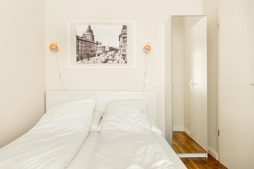 Otto Studios Budapest 0*,  Magyarország